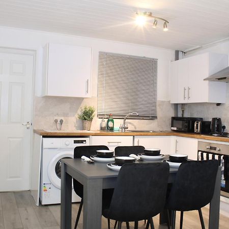 F2S Serviced Apartments 2Bedroom Terrace House With Free Wifi Netflix Suitable For Contractors Walking Distance To Train Station Derby Kültér fotó