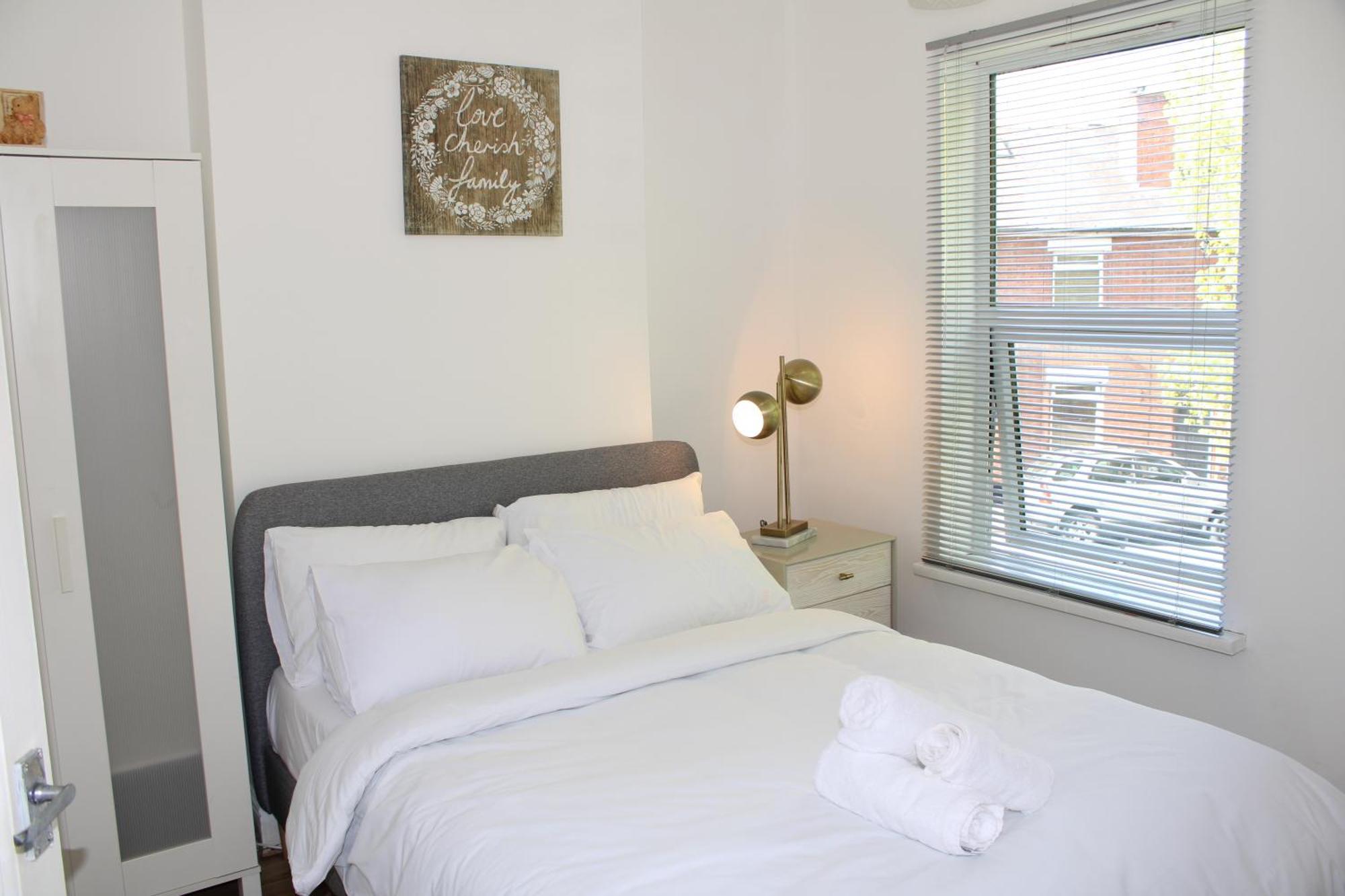 F2S Serviced Apartments 2Bedroom Terrace House With Free Wifi Netflix Suitable For Contractors Walking Distance To Train Station Derby Kültér fotó