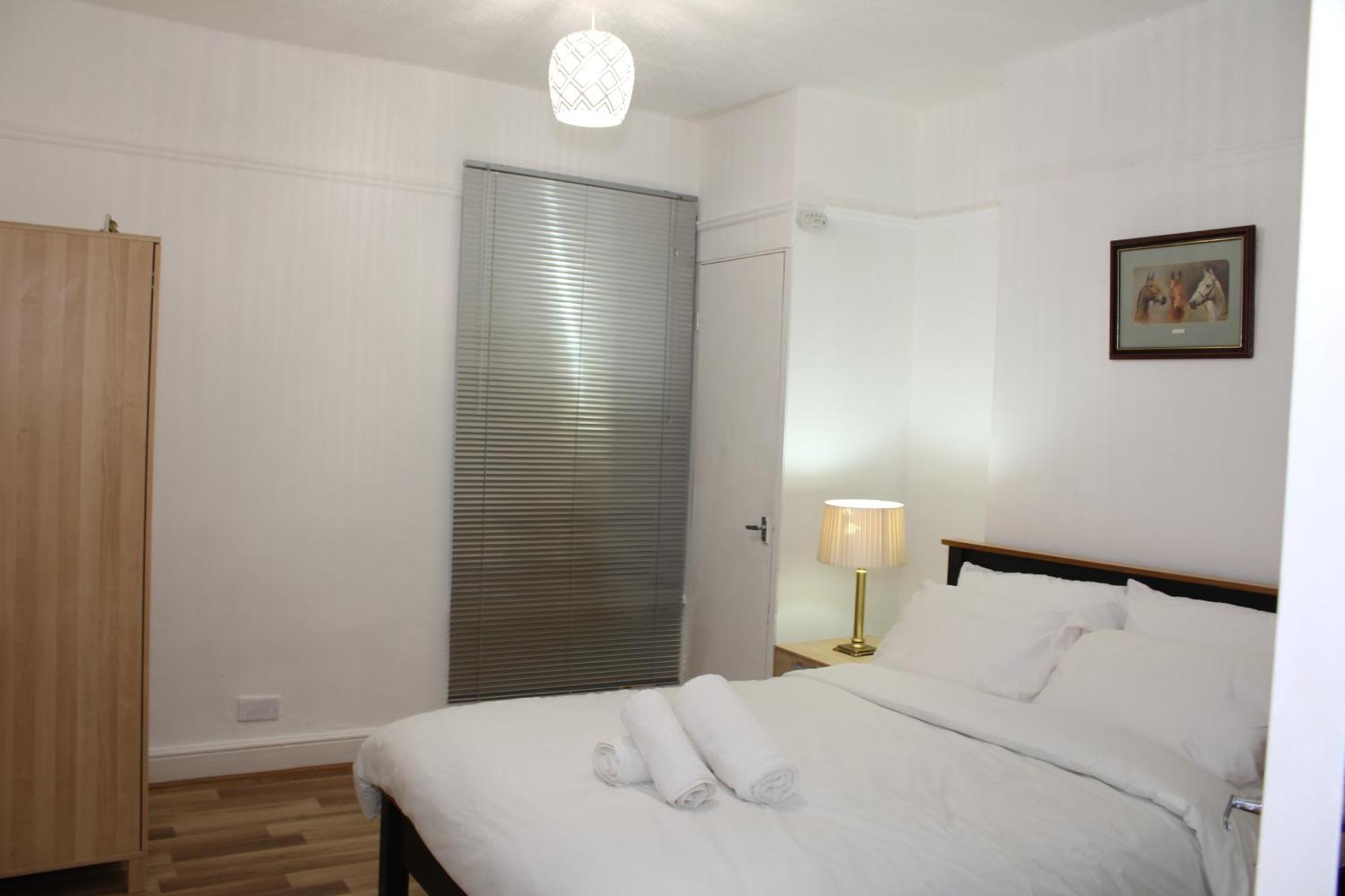 F2S Serviced Apartments 2Bedroom Terrace House With Free Wifi Netflix Suitable For Contractors Walking Distance To Train Station Derby Kültér fotó