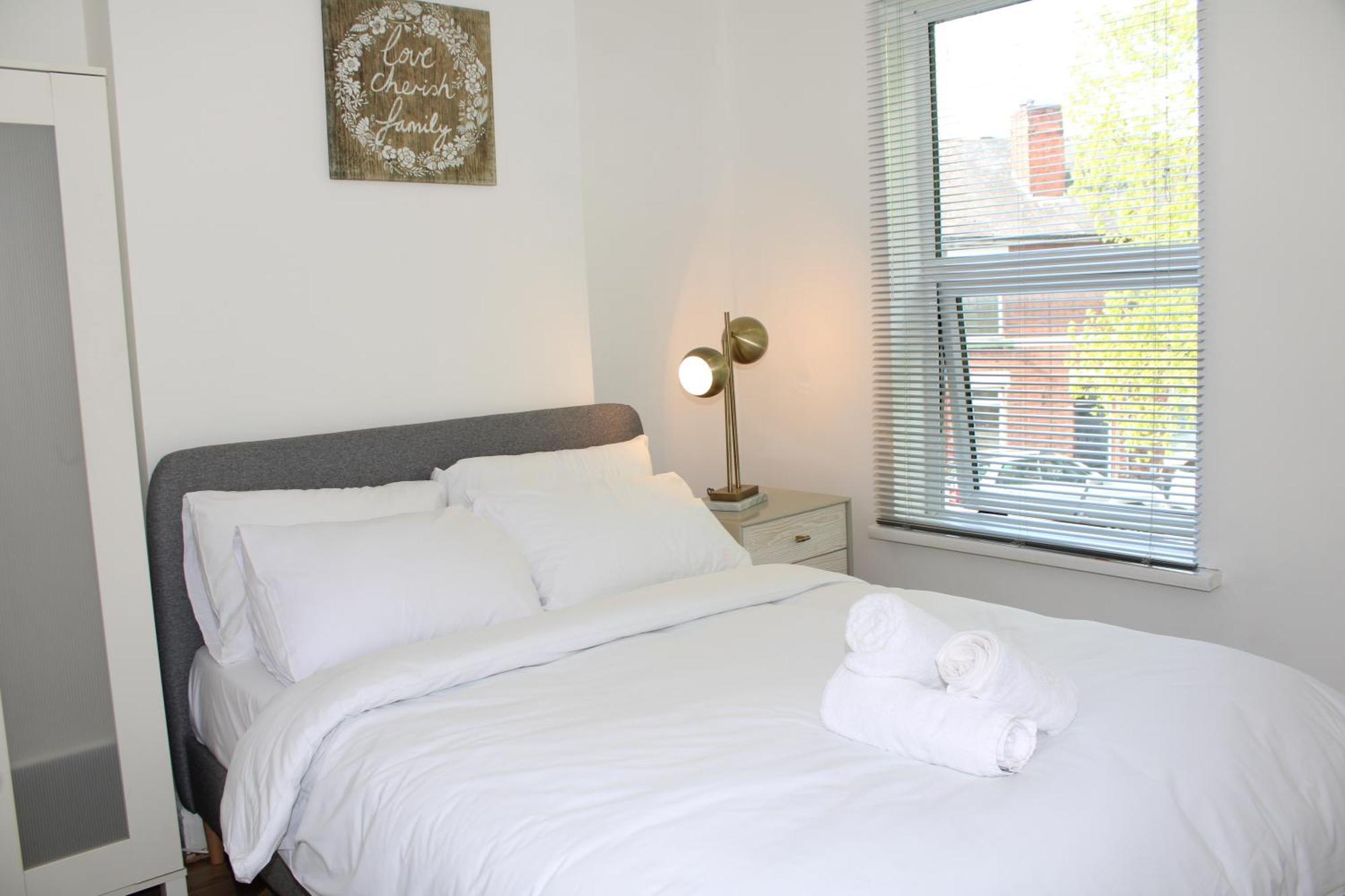 F2S Serviced Apartments 2Bedroom Terrace House With Free Wifi Netflix Suitable For Contractors Walking Distance To Train Station Derby Kültér fotó