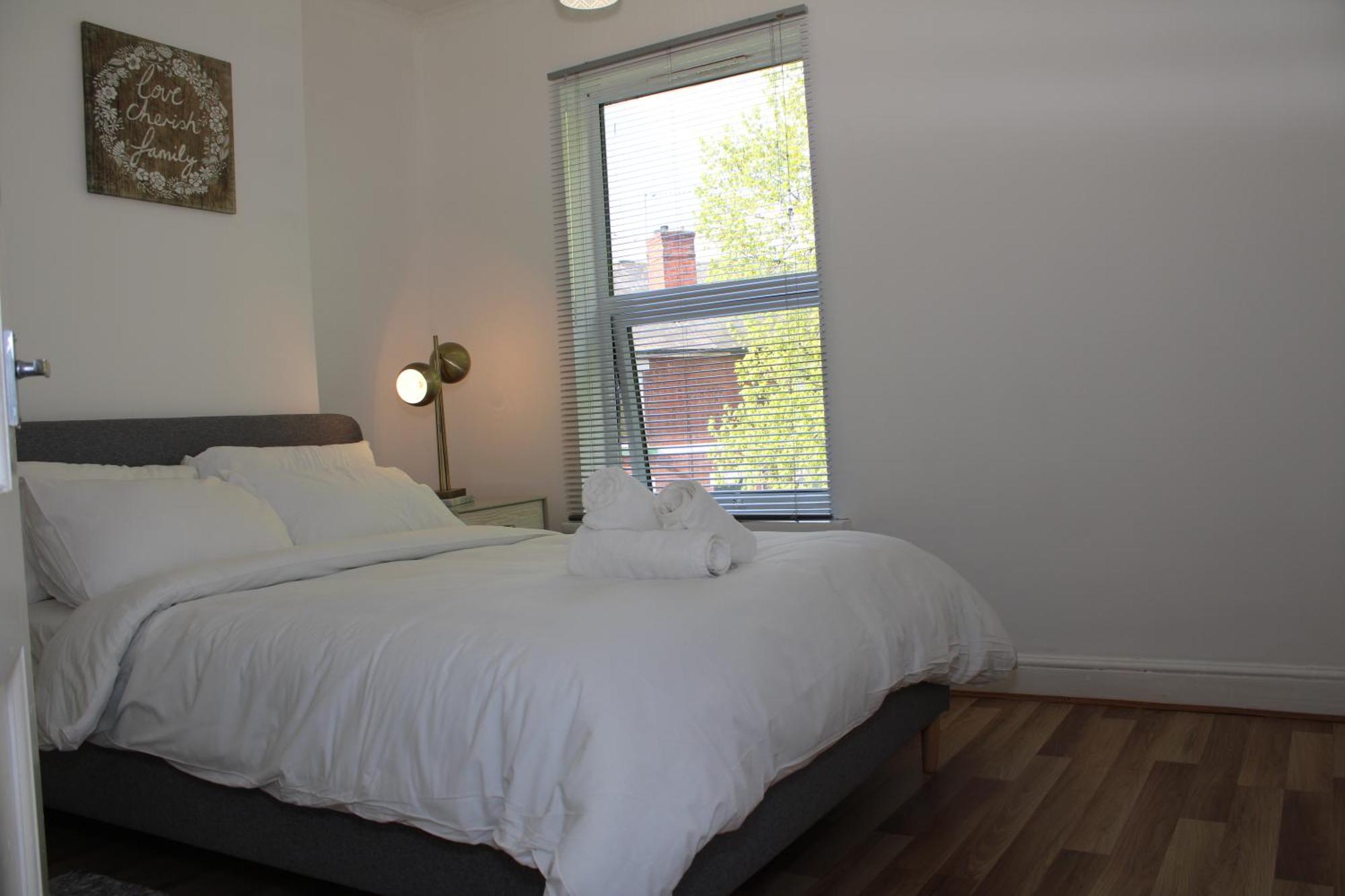 F2S Serviced Apartments 2Bedroom Terrace House With Free Wifi Netflix Suitable For Contractors Walking Distance To Train Station Derby Kültér fotó