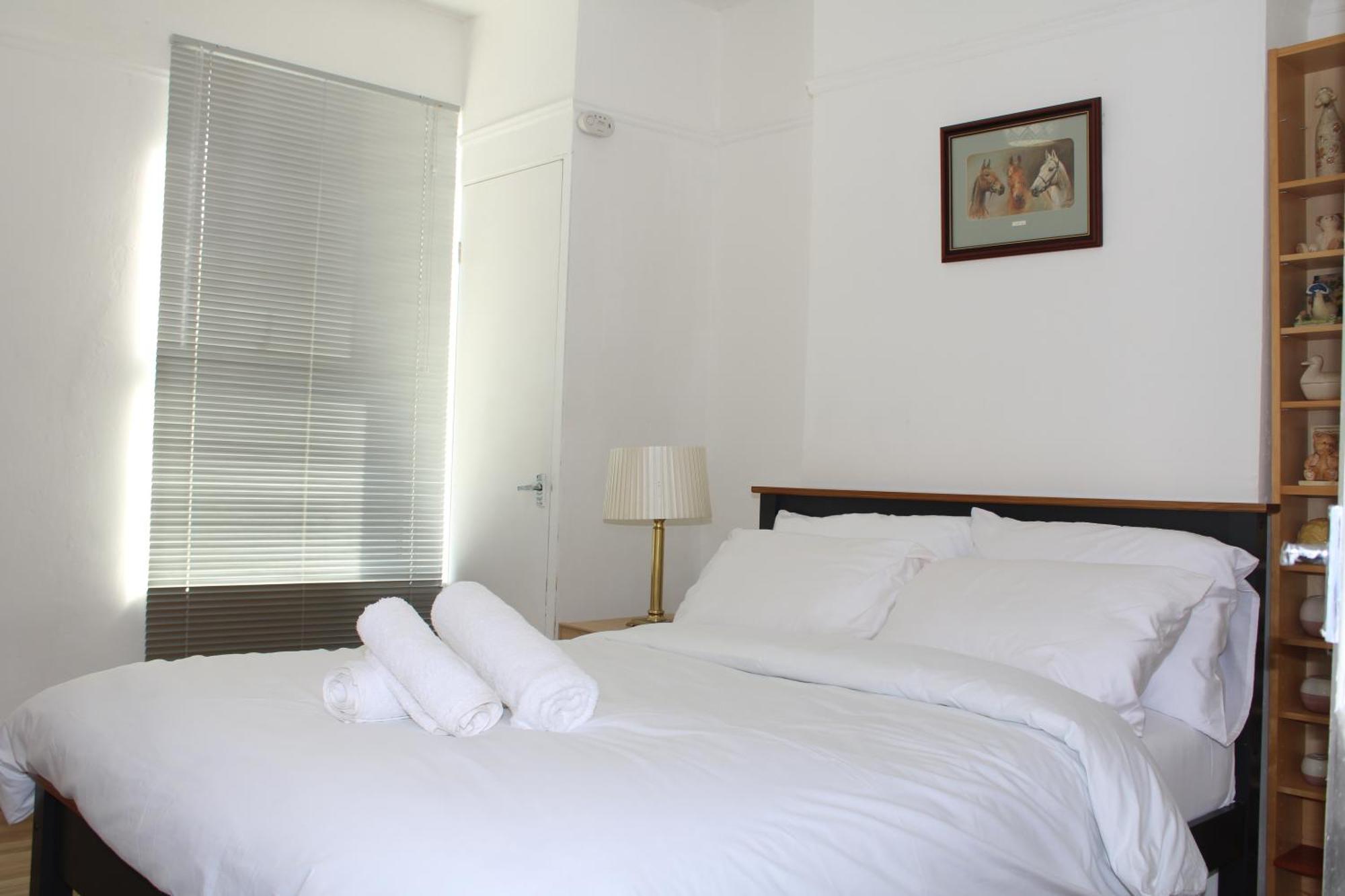 F2S Serviced Apartments 2Bedroom Terrace House With Free Wifi Netflix Suitable For Contractors Walking Distance To Train Station Derby Kültér fotó