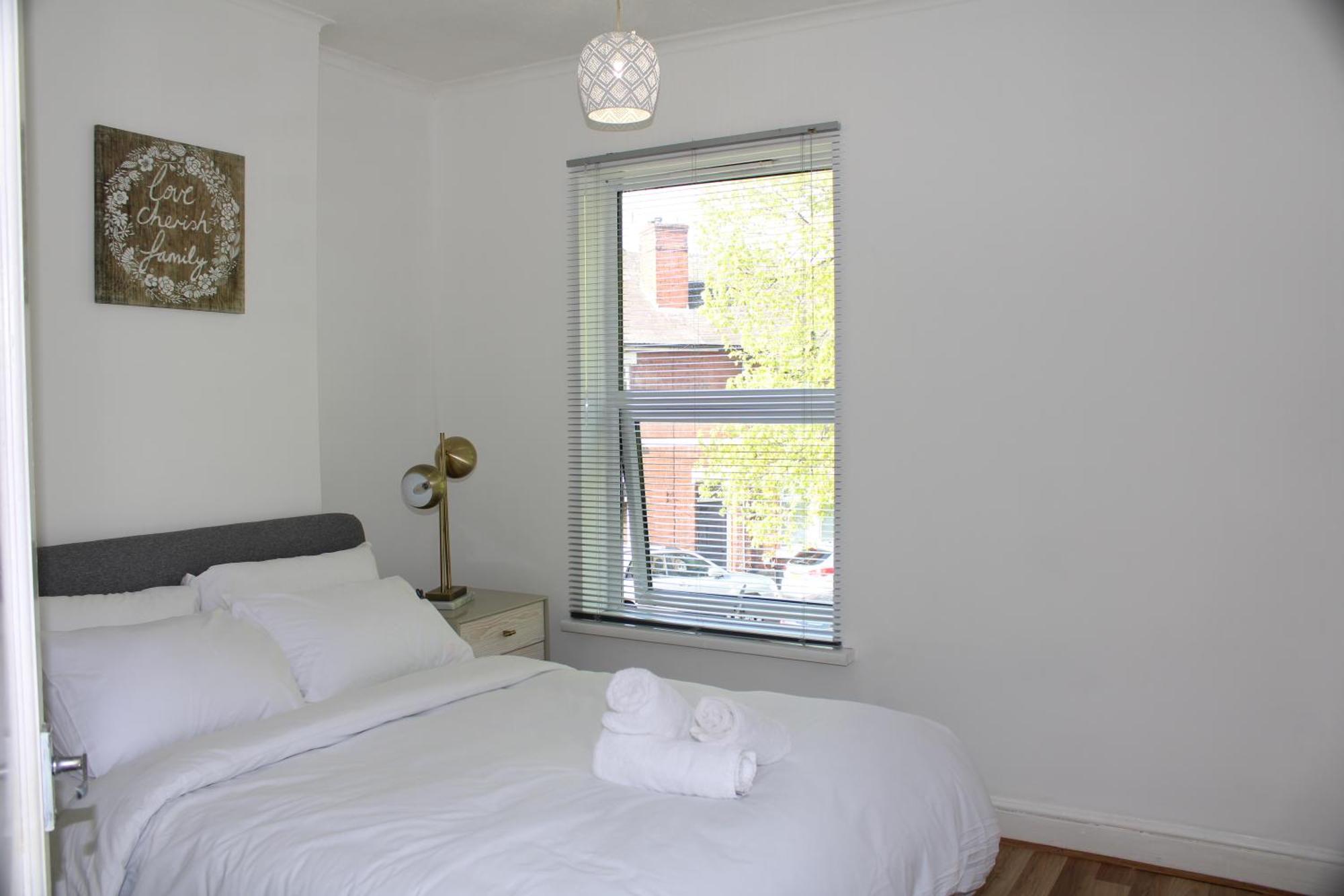 F2S Serviced Apartments 2Bedroom Terrace House With Free Wifi Netflix Suitable For Contractors Walking Distance To Train Station Derby Kültér fotó