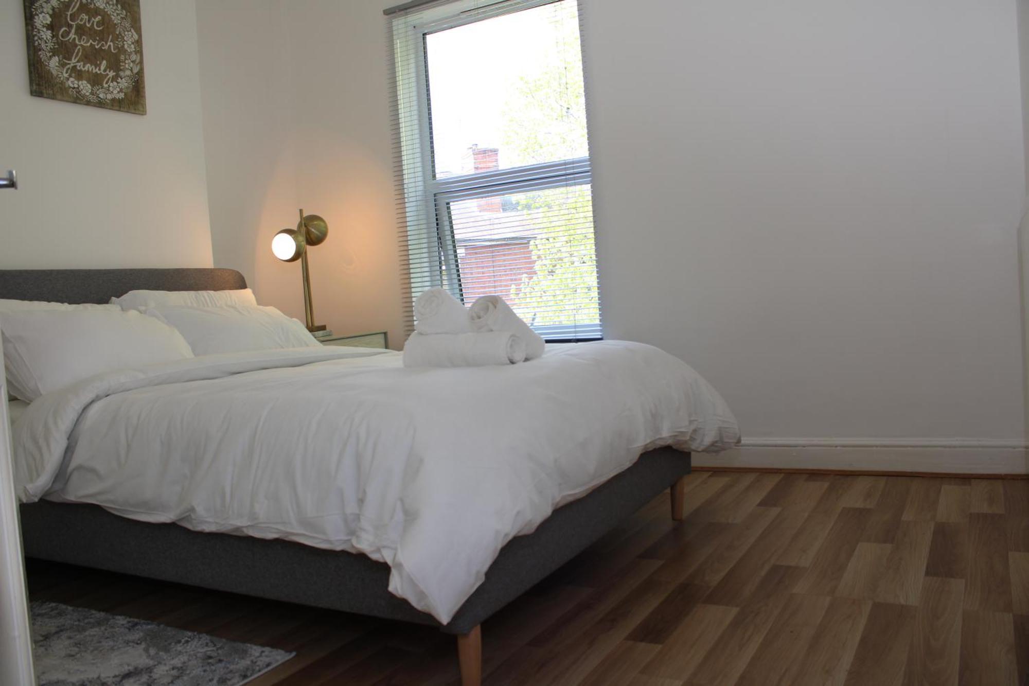 F2S Serviced Apartments 2Bedroom Terrace House With Free Wifi Netflix Suitable For Contractors Walking Distance To Train Station Derby Kültér fotó