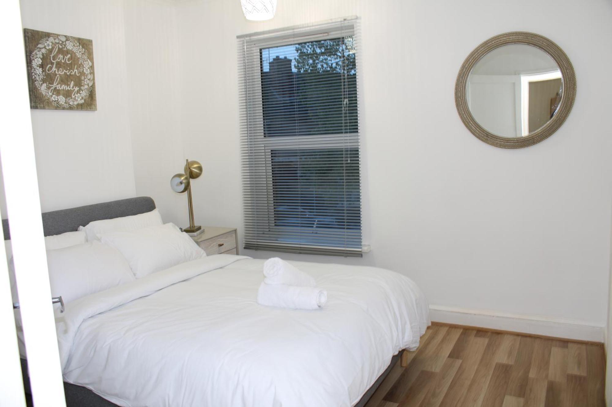 F2S Serviced Apartments 2Bedroom Terrace House With Free Wifi Netflix Suitable For Contractors Walking Distance To Train Station Derby Kültér fotó