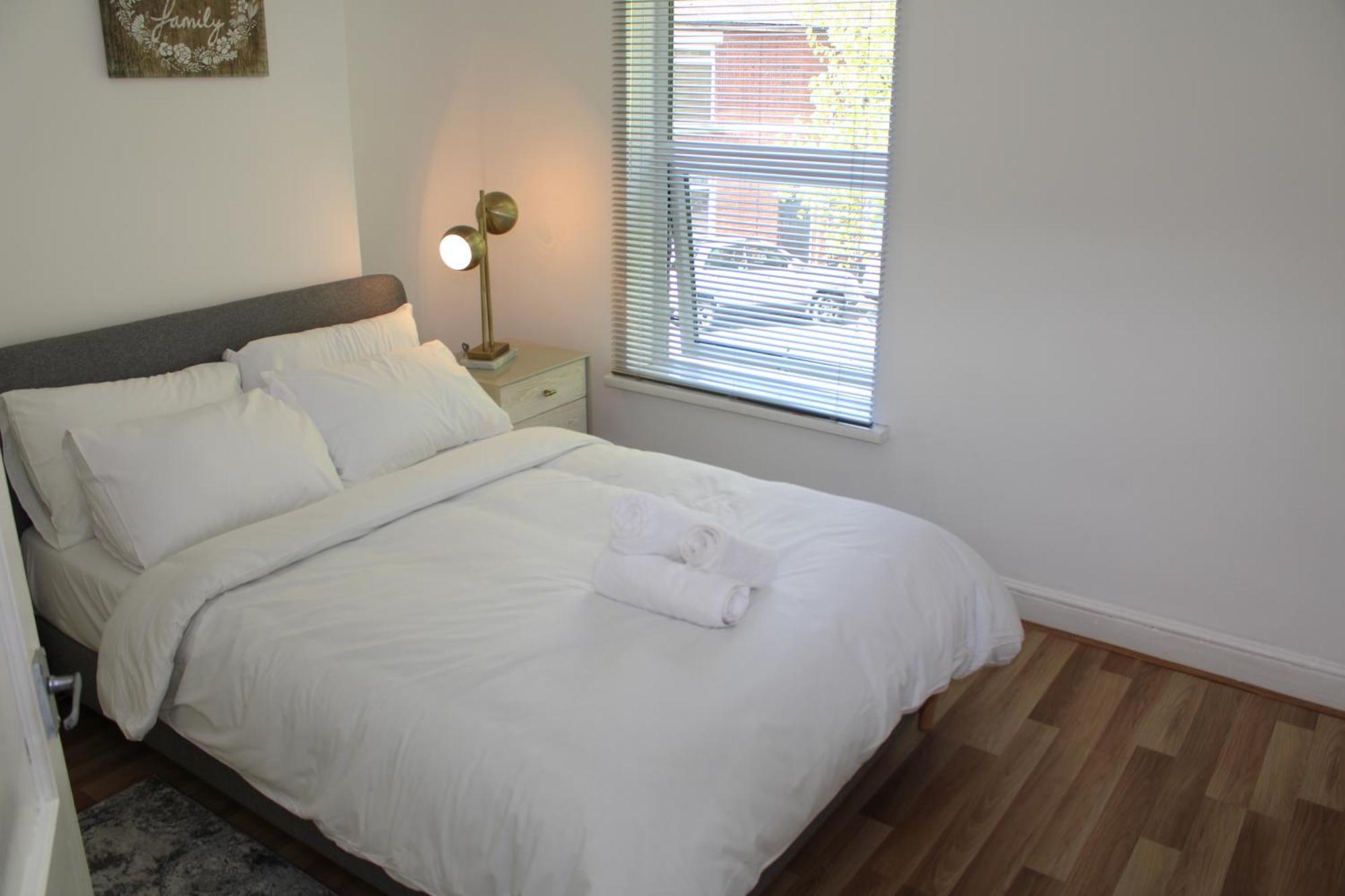 F2S Serviced Apartments 2Bedroom Terrace House With Free Wifi Netflix Suitable For Contractors Walking Distance To Train Station Derby Kültér fotó