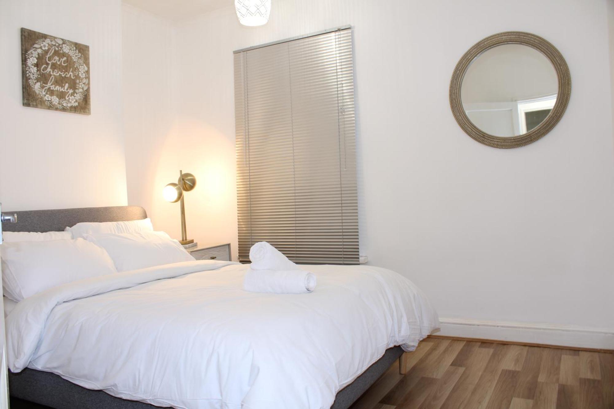 F2S Serviced Apartments 2Bedroom Terrace House With Free Wifi Netflix Suitable For Contractors Walking Distance To Train Station Derby Kültér fotó