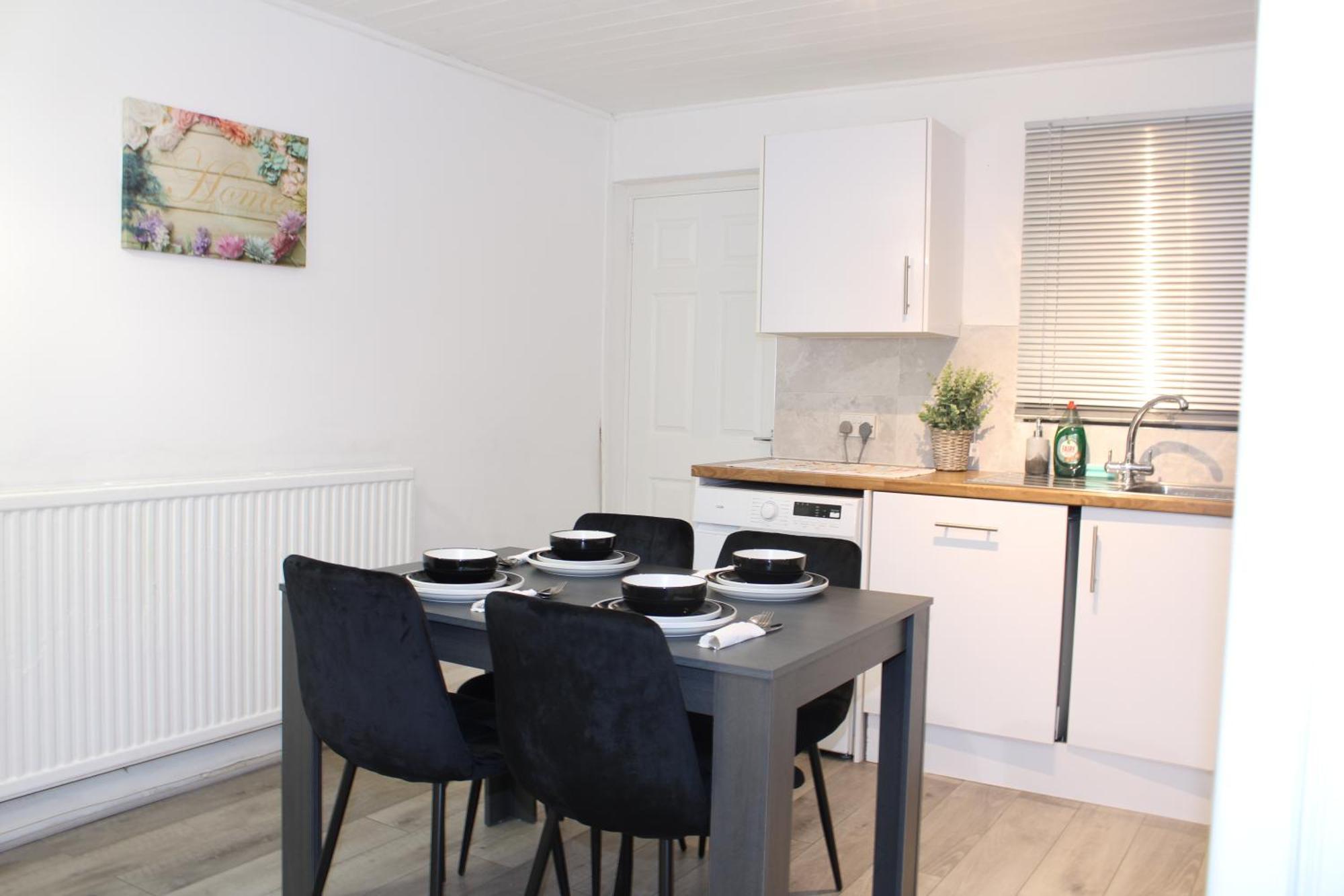F2S Serviced Apartments 2Bedroom Terrace House With Free Wifi Netflix Suitable For Contractors Walking Distance To Train Station Derby Kültér fotó
