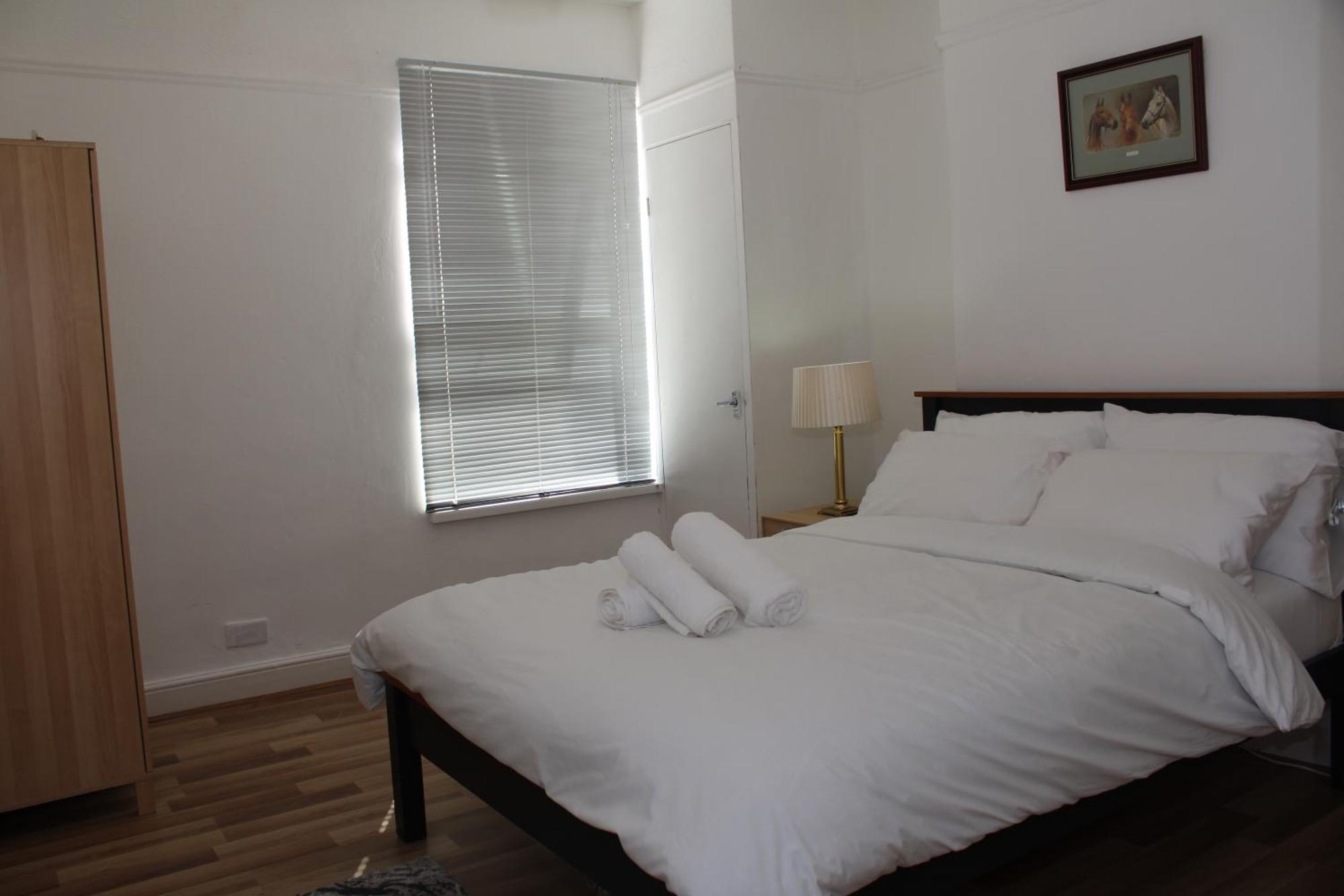 F2S Serviced Apartments 2Bedroom Terrace House With Free Wifi Netflix Suitable For Contractors Walking Distance To Train Station Derby Kültér fotó