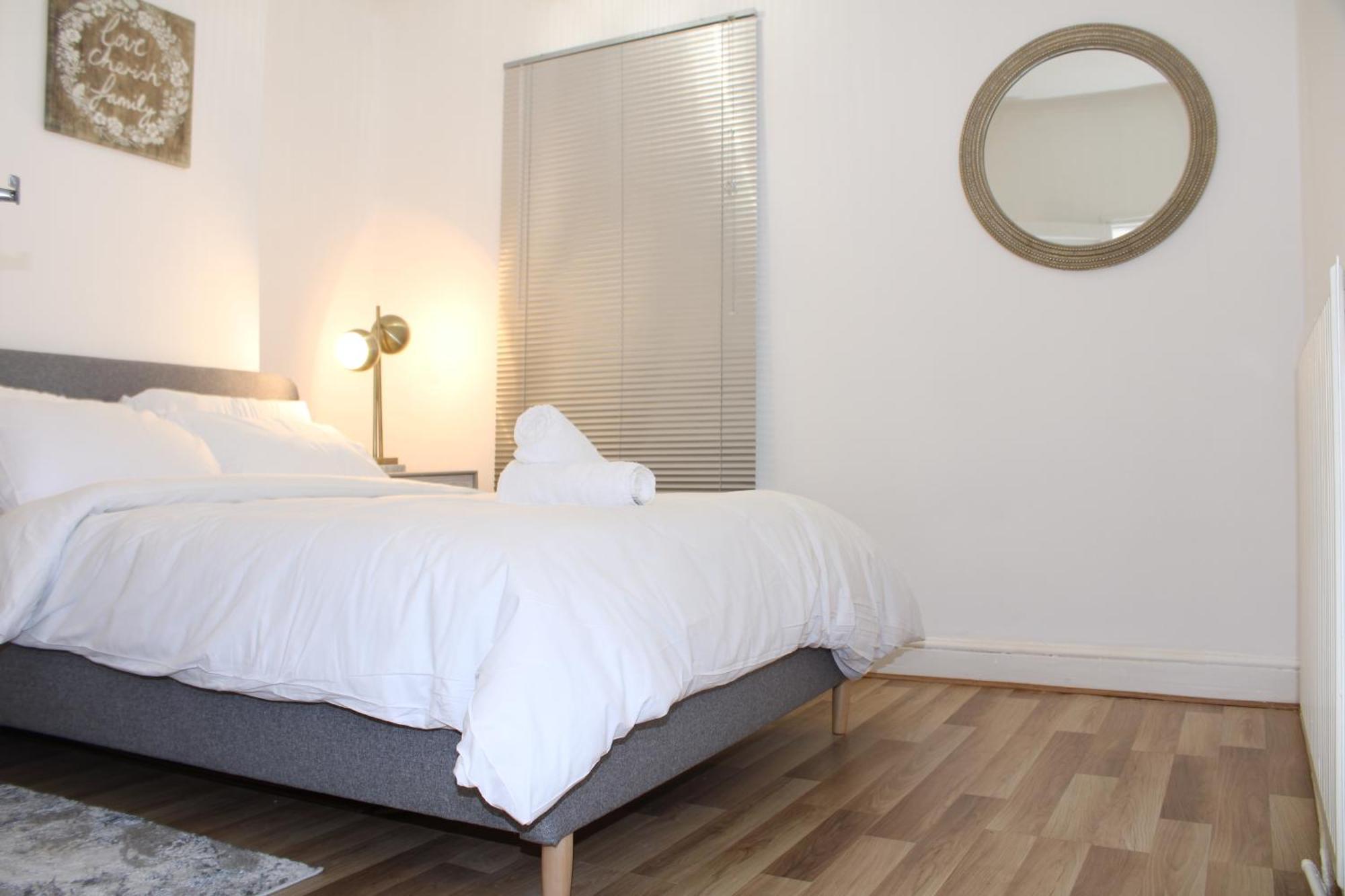 F2S Serviced Apartments 2Bedroom Terrace House With Free Wifi Netflix Suitable For Contractors Walking Distance To Train Station Derby Kültér fotó