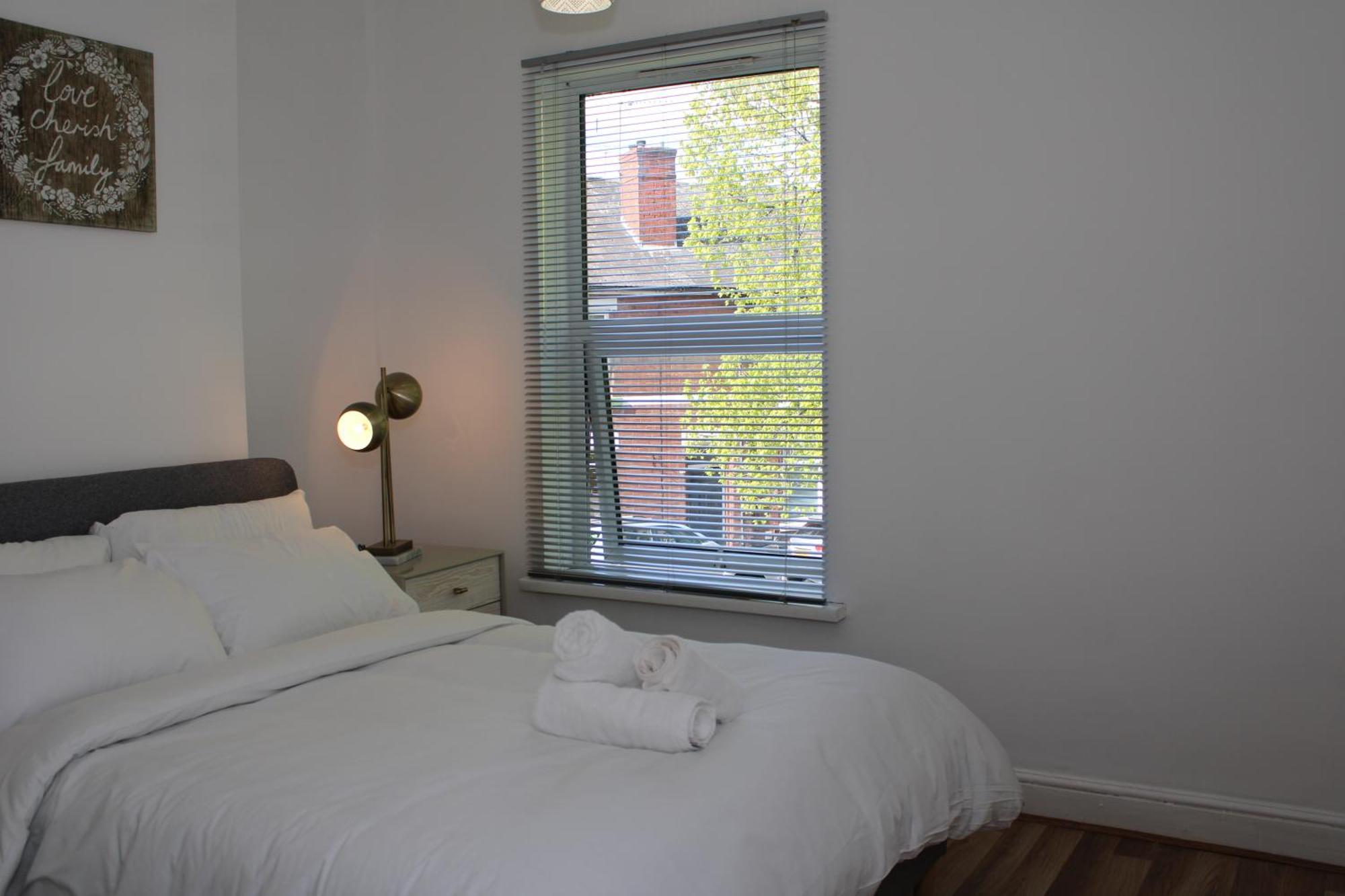 F2S Serviced Apartments 2Bedroom Terrace House With Free Wifi Netflix Suitable For Contractors Walking Distance To Train Station Derby Kültér fotó