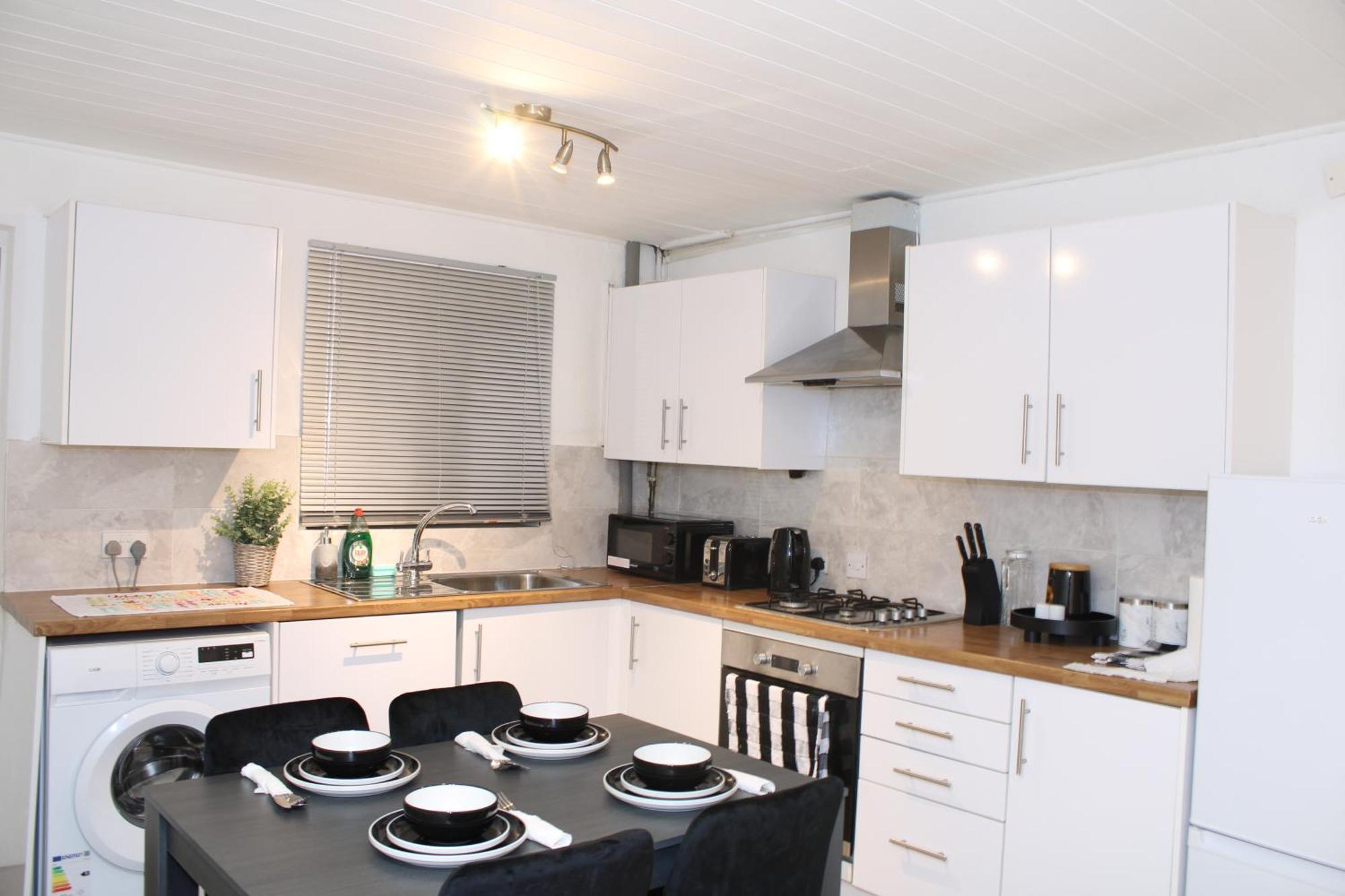 F2S Serviced Apartments 2Bedroom Terrace House With Free Wifi Netflix Suitable For Contractors Walking Distance To Train Station Derby Kültér fotó