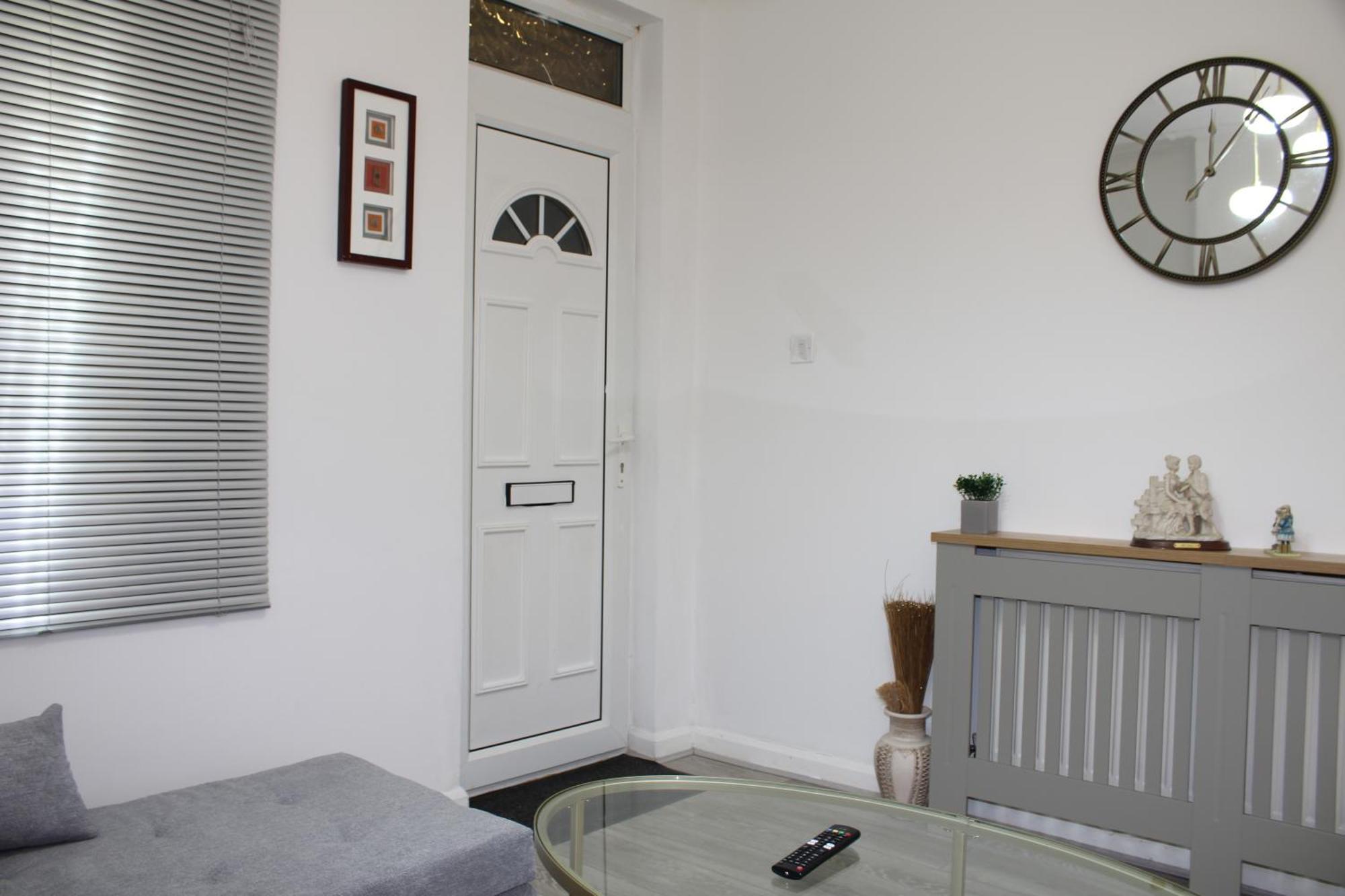 F2S Serviced Apartments 2Bedroom Terrace House With Free Wifi Netflix Suitable For Contractors Walking Distance To Train Station Derby Kültér fotó