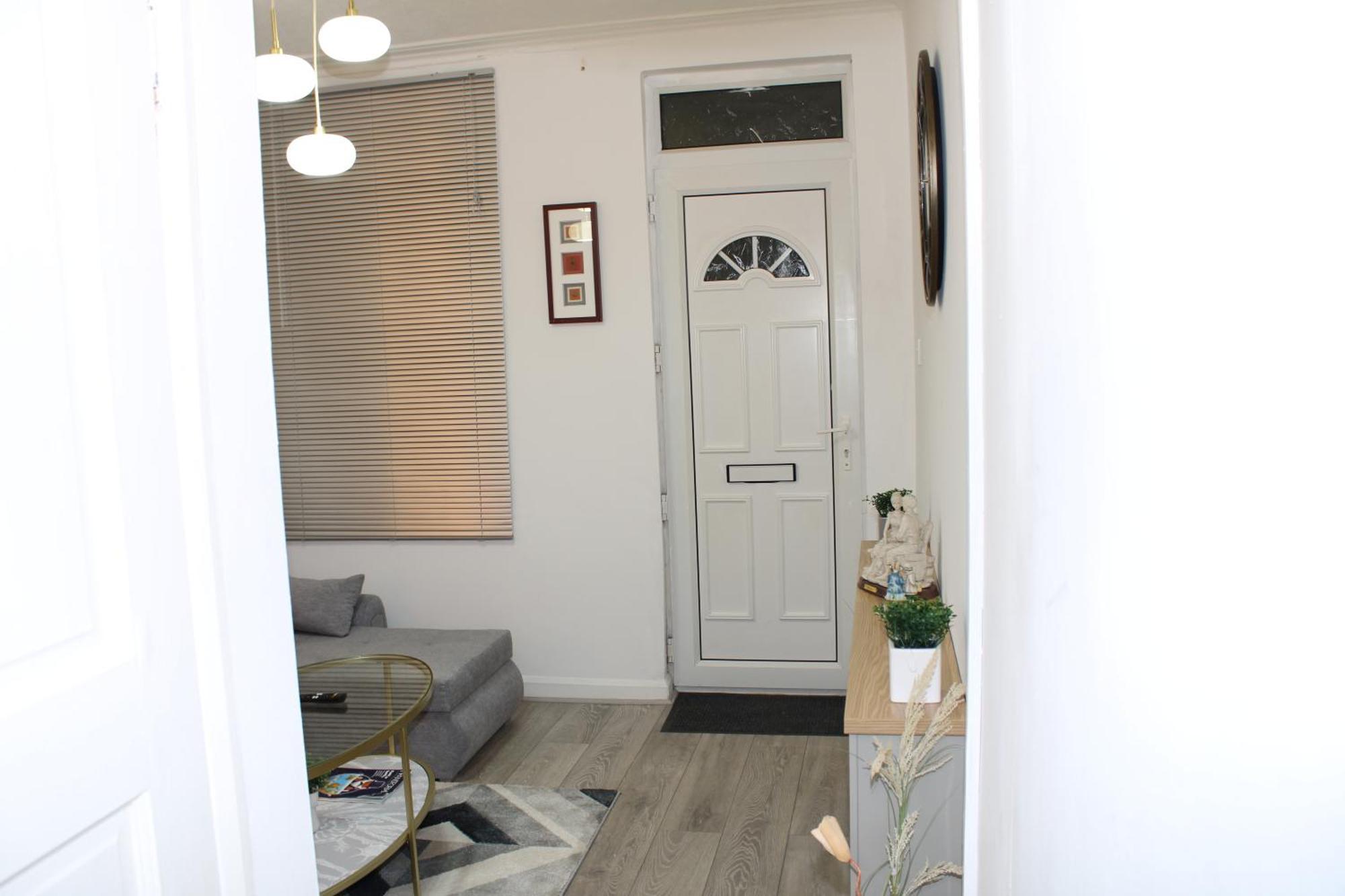 F2S Serviced Apartments 2Bedroom Terrace House With Free Wifi Netflix Suitable For Contractors Walking Distance To Train Station Derby Kültér fotó