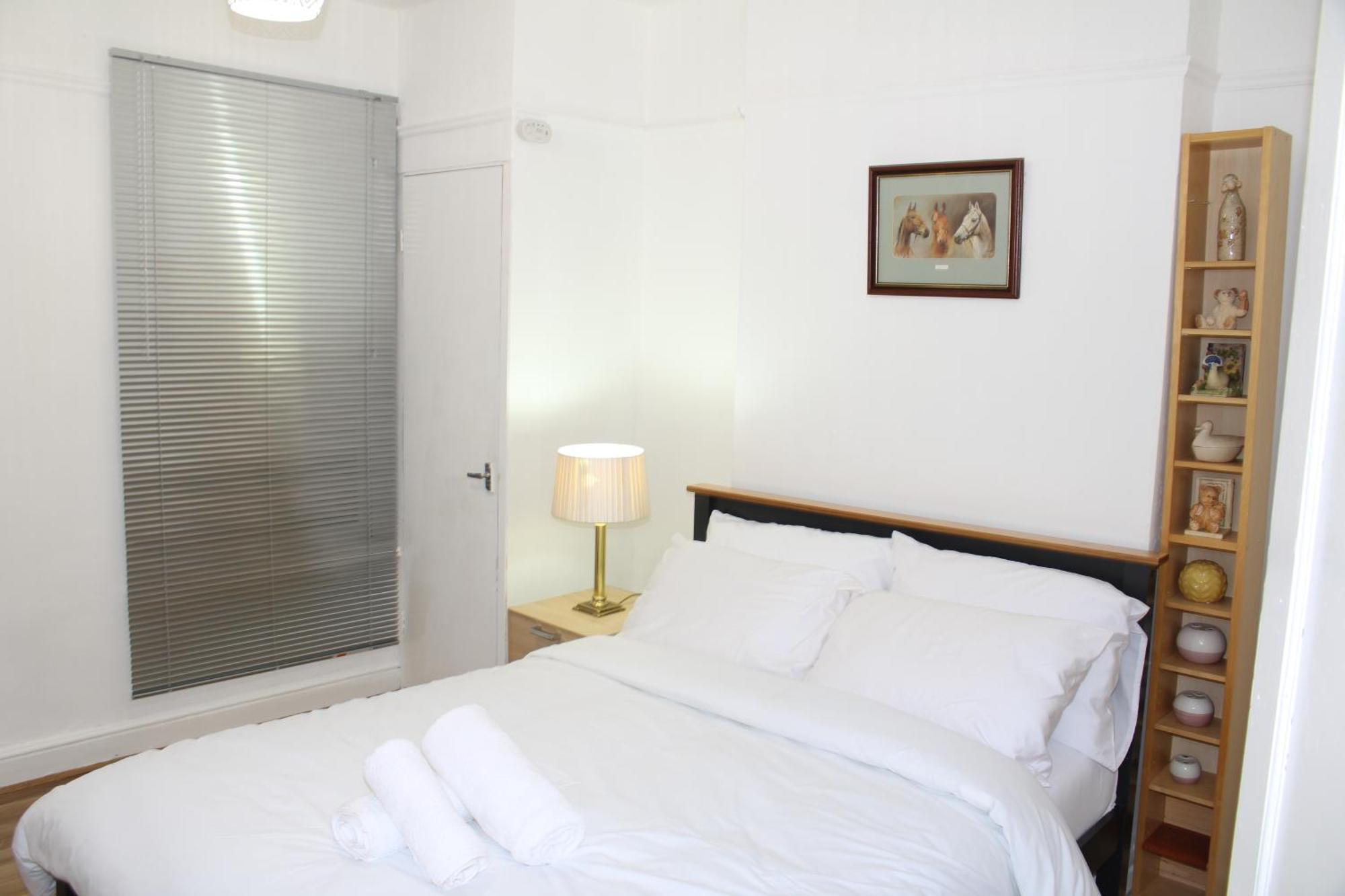 F2S Serviced Apartments 2Bedroom Terrace House With Free Wifi Netflix Suitable For Contractors Walking Distance To Train Station Derby Kültér fotó