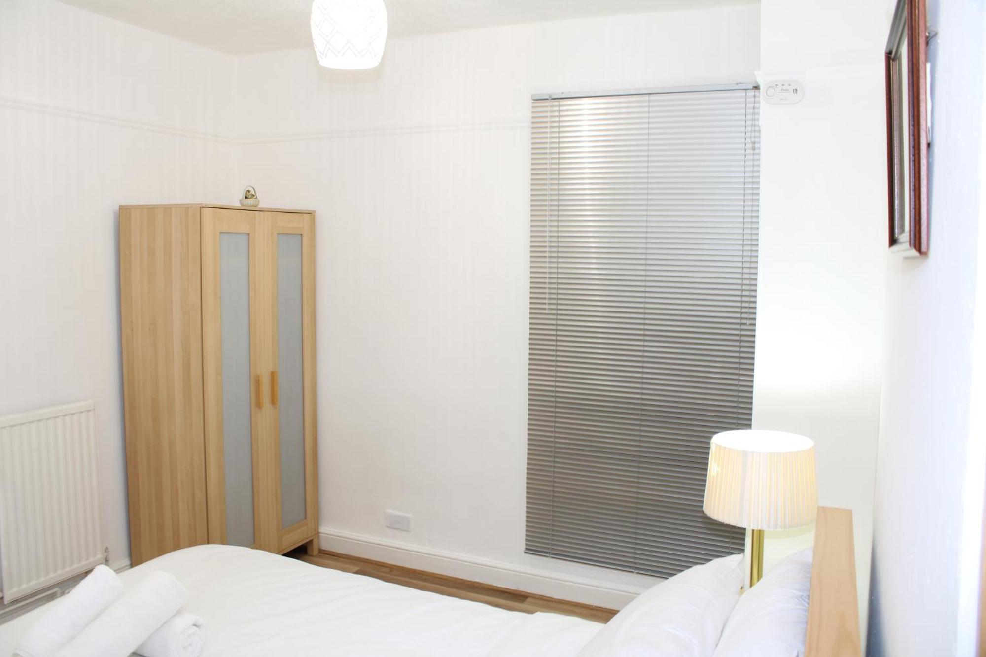 F2S Serviced Apartments 2Bedroom Terrace House With Free Wifi Netflix Suitable For Contractors Walking Distance To Train Station Derby Kültér fotó