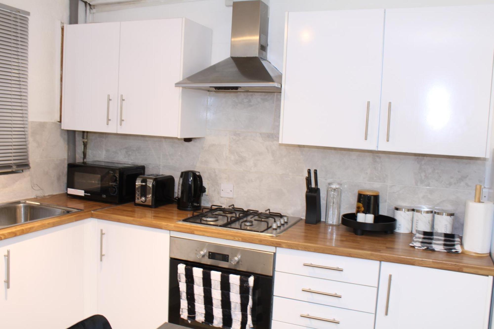 F2S Serviced Apartments 2Bedroom Terrace House With Free Wifi Netflix Suitable For Contractors Walking Distance To Train Station Derby Kültér fotó