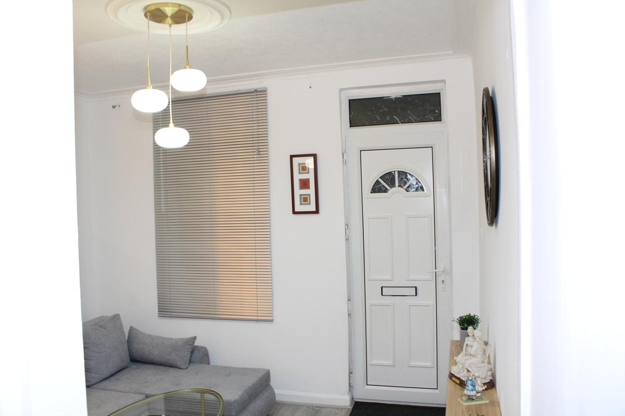 F2S Serviced Apartments 2Bedroom Terrace House With Free Wifi Netflix Suitable For Contractors Walking Distance To Train Station Derby Kültér fotó